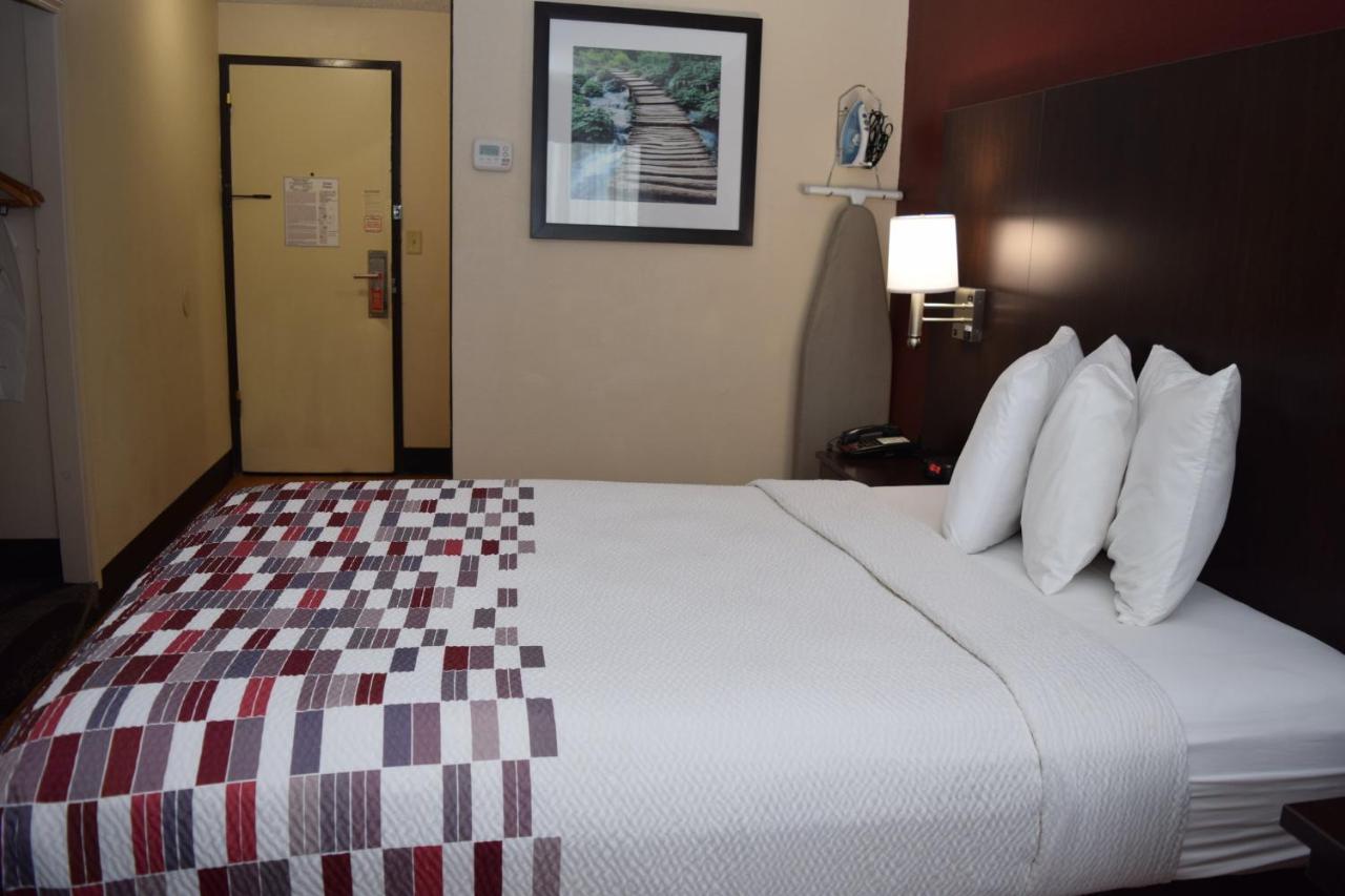 Red Roof Inn Batavia Exterior photo