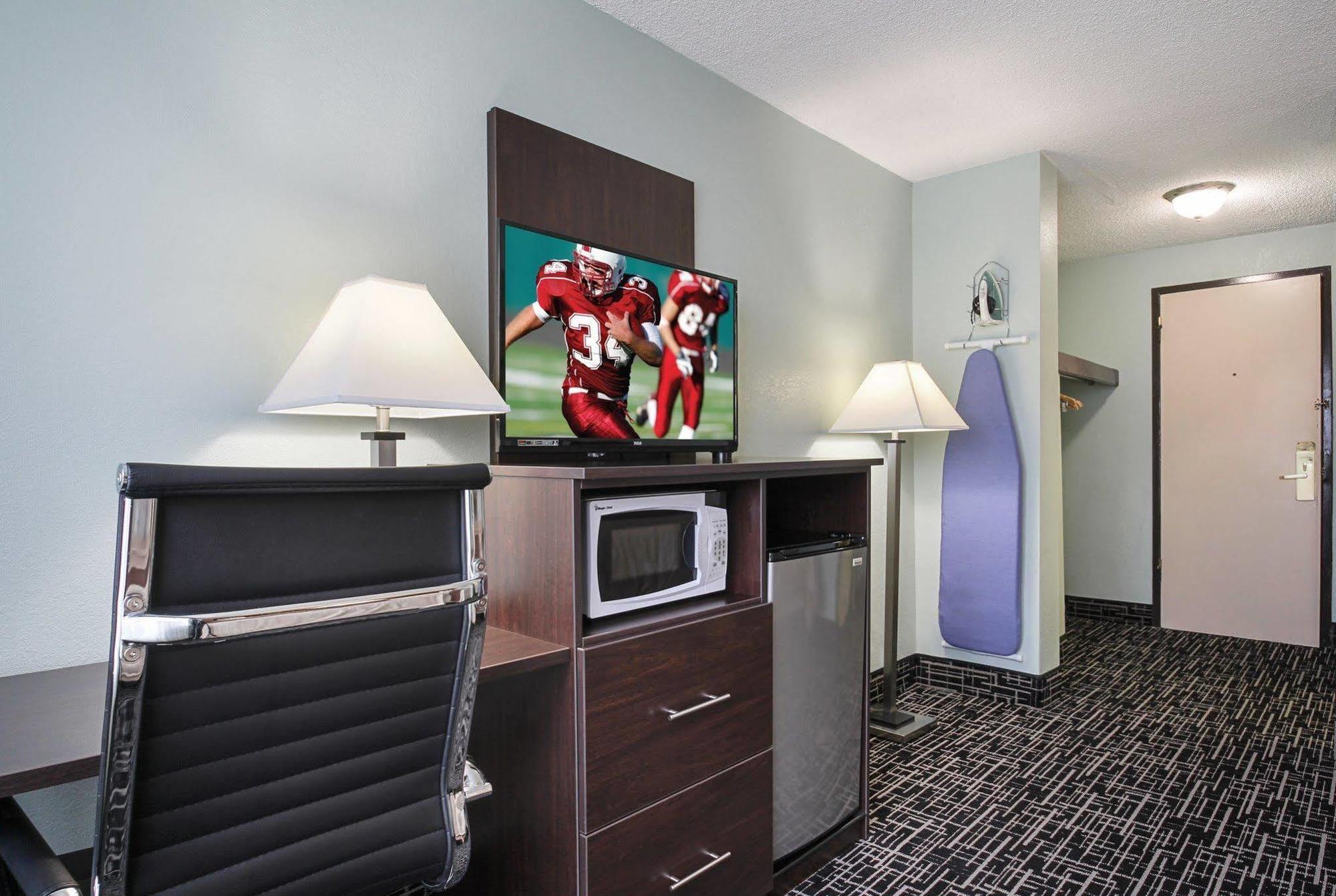 Red Roof Inn Batavia Exterior photo